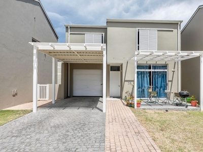 3 Bedroom Townhouse For Sale in Somerset Lakes