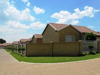 3 Bedroom Townhouse For Sale in South View
