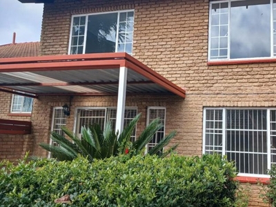 4 Bedroom duplex townhouse - sectional for sale in Moreleta Park, Pretoria