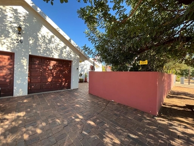 4 Bedroom House For Sale in Hillcrest