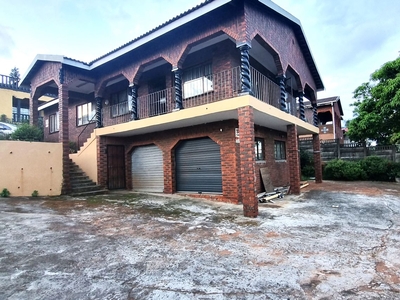 4 Bedroom House For Sale in Lotus Park