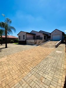 4 Bedroom House For Sale in Mabopane Unit D