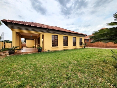 4 Bedroom House For Sale in Mamelodi