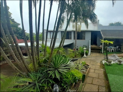 4 Bedroom House For Sale in Uvongo