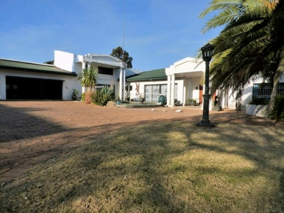 5 Bedroom House For Sale in Benoni Small Farms
