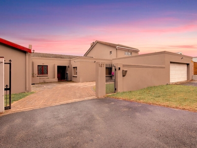 5 Bedroom House For Sale in Flamingo Vlei