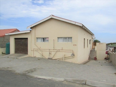 5 Bedroom House For Sale in Port Nolloth