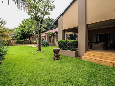 5 Bedroom House For Sale in Protea Park