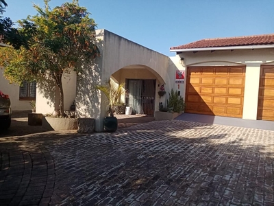 5 Bedroom Townhouse For Sale in Margate