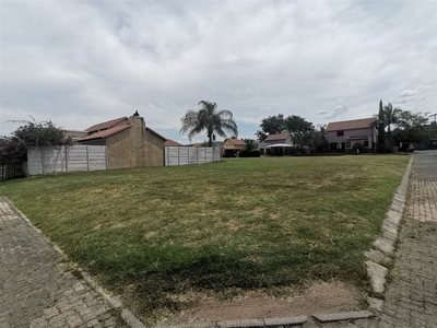 551 m² Land available in Waterval East