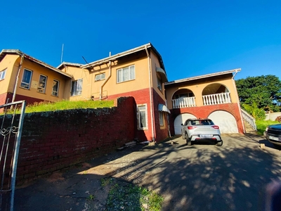 6 Bedroom House For Sale in Isipingo Hills
