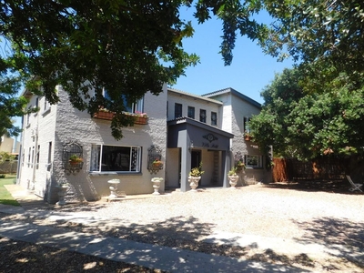 6 Bedroom House For Sale in Jeffreys Bay Central