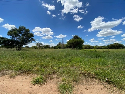 671 m² Land available in Bendor