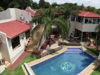 9 Bedroom House For Sale in Ifafi