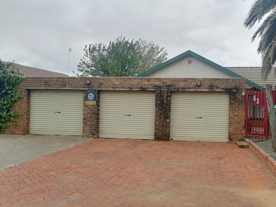 9 Bedroom house for sale in Universitas, Bloemfontein