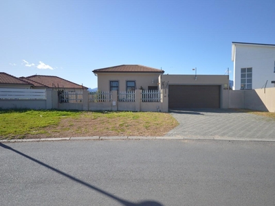 House For Sale in Fairview Golf Estate