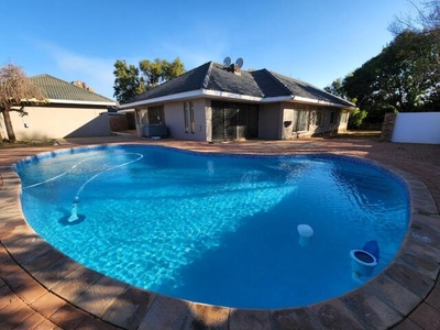 House For Sale In Grimbeeck Park, Potchefstroom