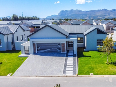 House For Sale in Paarl South