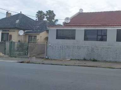 House For Sale In Quigney, East London