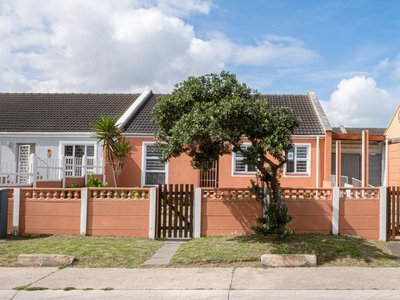 House For Sale in Strandfontein Village