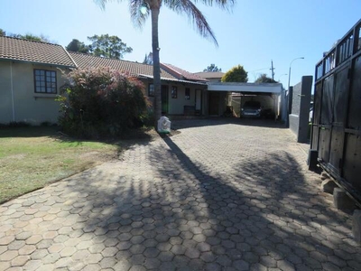 House For Sale In Wilgeheuwel, Roodepoort
