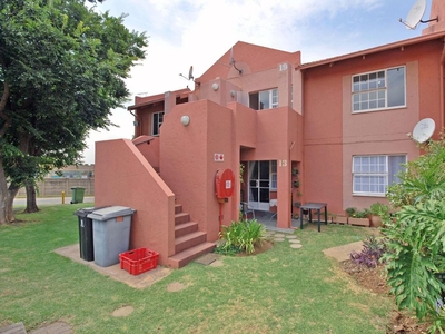 2 Bedroom Townhouse For Sale in Meyersdal