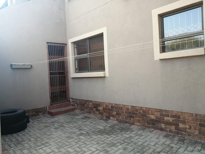 3 Bedroom Apartment / Flat to Rent in Ivydale