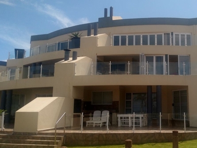 5 Bedroom Apartment For Sale in Uvongo