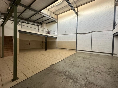 Capital Hill Business Park: Distribution Centre / Mini Warehouse Space To Let in Makenzie Park Midrand!