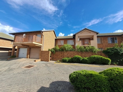 2 Bedroom Cluster For Sale in Amberfield