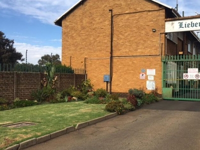 2 Bedroom duplex townhouse - sectional to rent in Rhodesfield, Kempton Park