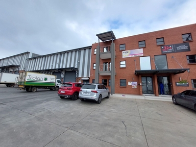 2,465m² Warehouse To Let in Linbro Park