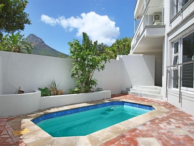 3 Bedroom Apartment To Let in Camps Bay