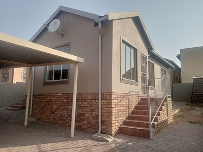 3 Bedroom House To Let in Mahube Valley