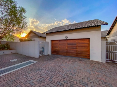3 Bedroom Simplex To Let in Rietvlei Heights Country Estate