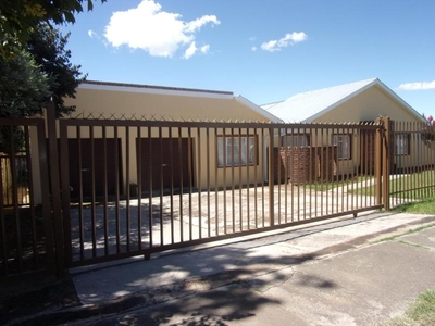 5 Bed House for Sale Komani Park Queenstown