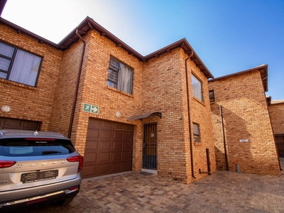 3 Bedroom Townhouse to rent in Florentia | ALLSAproperty.co.za
