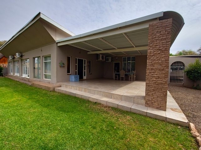 4 Bedroom House For Sale in Die Rand