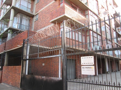 BEAUTIFUL ,NEAT AND CLEAN [1.5 ] ONE AND HALF BEDROOM FLAT FOR SALE IN PRETORIA CENTRAL [BARGAIN ]