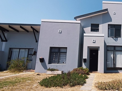 Townhouse For Sale in Muizenberg