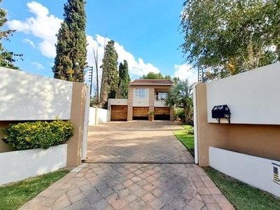 4 Bedroom House For Sale in Parkhill Gardens