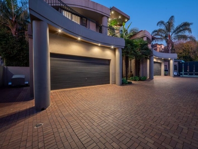 A Palatial Home nestled on one of Bedfordview’ most sought after Streets