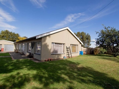 Perfect Spacious 3 Bedroom Family House In Meyerton South.