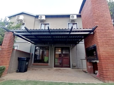 3 Bedroom Apartment To Let in Waterval East