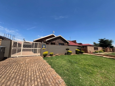 4 Bedroom House To Let in Pimville Zone 6