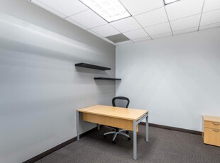 Fully serviced private office space for you and your team in Regus Central