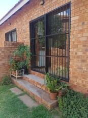 Garden flat to let (Pretoria east)