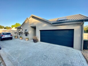 Modern New 2 Bedroom Town House in Central Durbanville