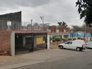 Rentals.1½ bedroom flat in Unikop Gezina Pretoria with lockup garage.