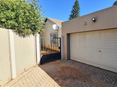 2 Bedroom townhouse - freehold rented in North Riding, Randburg